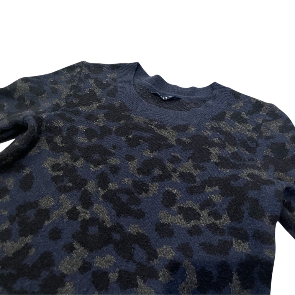 Denver Hayes Women's Navy and Charcoal Patterned Sweater